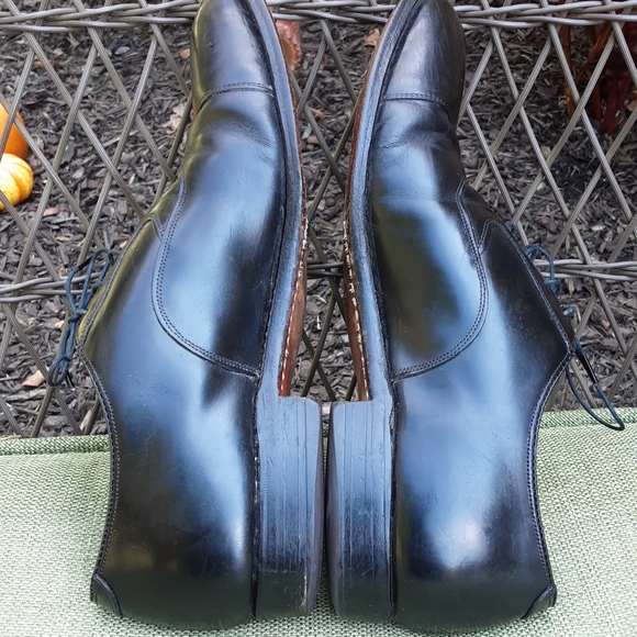 Johnston & Murphy Black Leather Dress Shoe size 9.5. - Picture 8 of 11